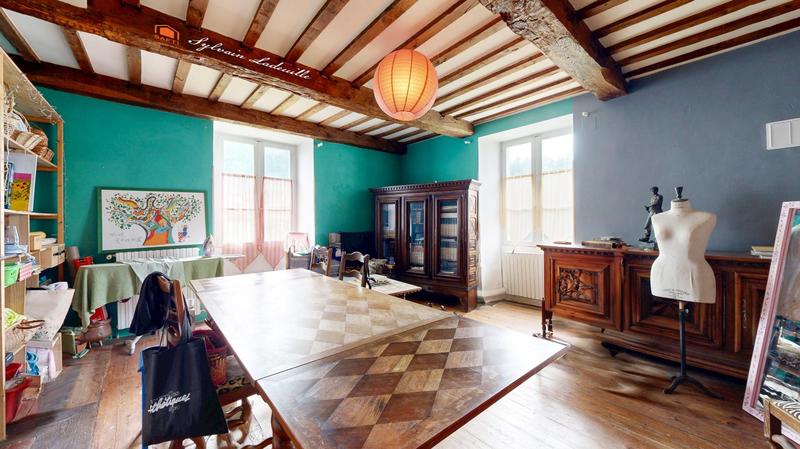 Maison - 330 m² - 9 pièces