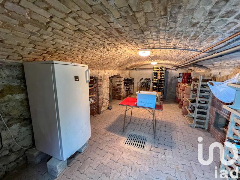 Maison - 280 m² - 8 pièces