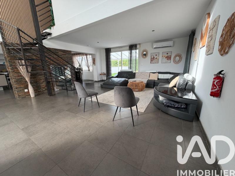 Maison - 213 m² - 7 pièces