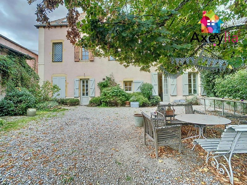 Maison - 258 m² - 12 pièces