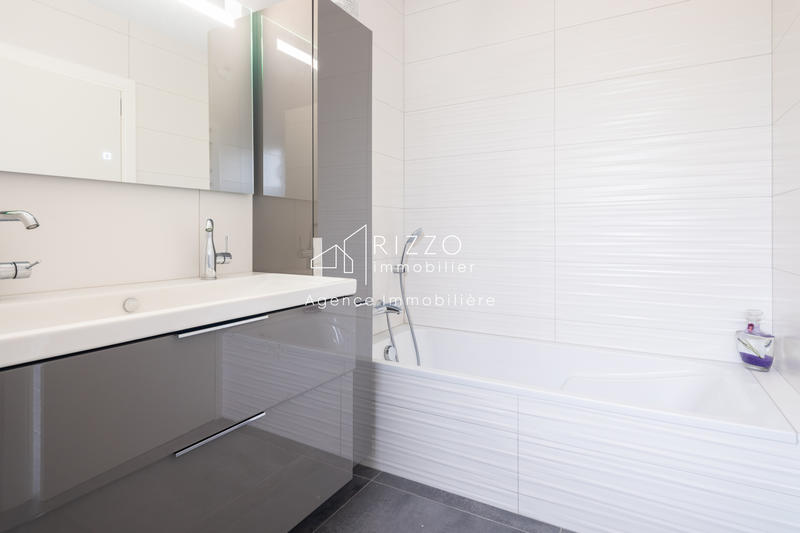 Villa - 290 m² - 6 pièces