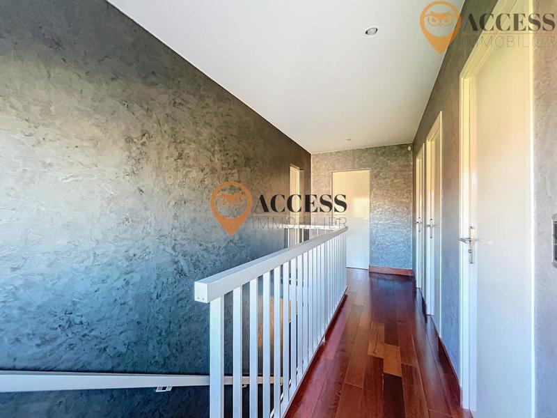 Maison - 218 m² - 8 pièces