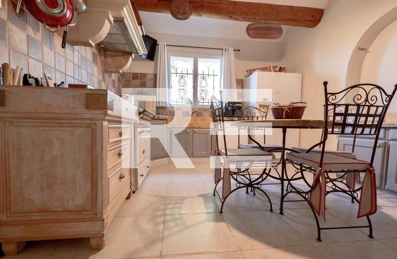 Propriété - 278 m² - 7 pièces