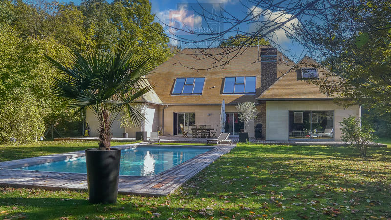 Maison - 400 m² - 8 pièces