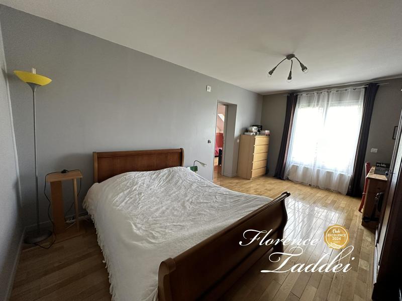 Maison - 177 m² - 7 pièces