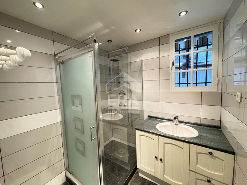 Maison - 200 m² - 8 pièces