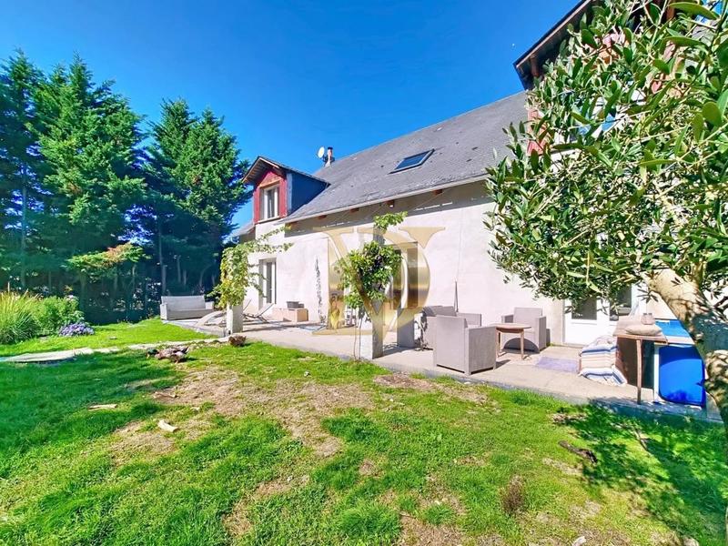 Maison - 245 m² - 9 pièces