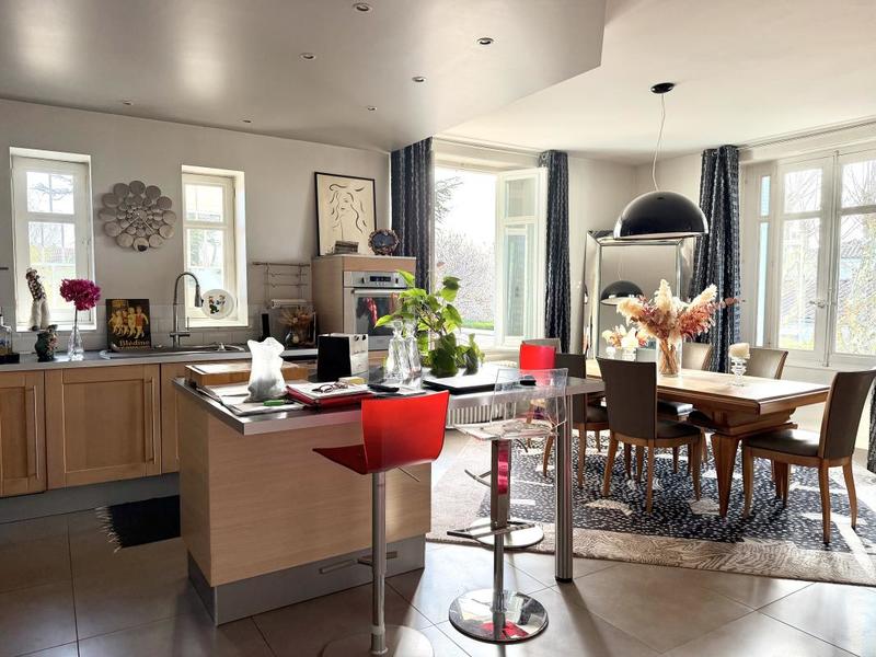 Maison - 320 m² - 9 pièces