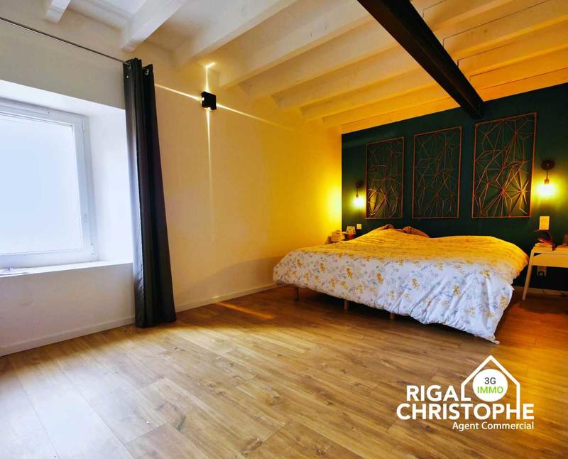 Demeure - 220 m² - 8 pièces