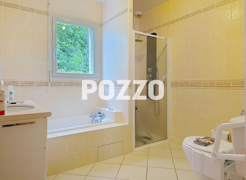 Maison - 137 m² - 6 pièces