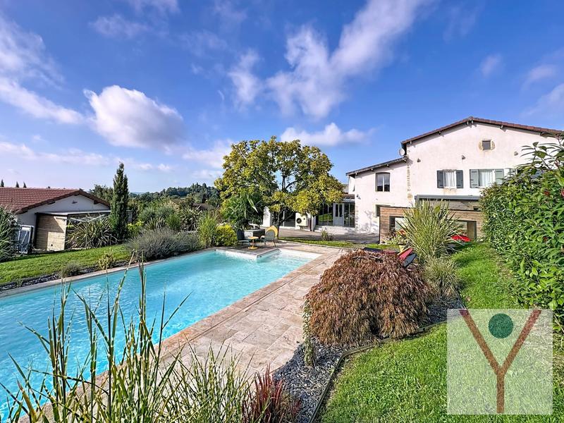 Maison - 316 m² - 8 pièces