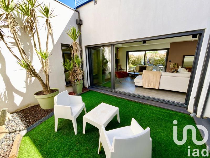 Maison - 218 m² - 6 pièces