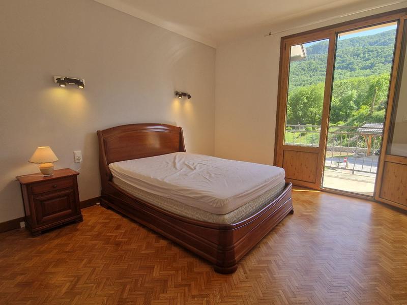 Maison - 340 m² - 12 pièces