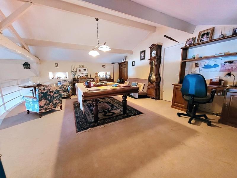 Maison - 326 m² - 10 pièces