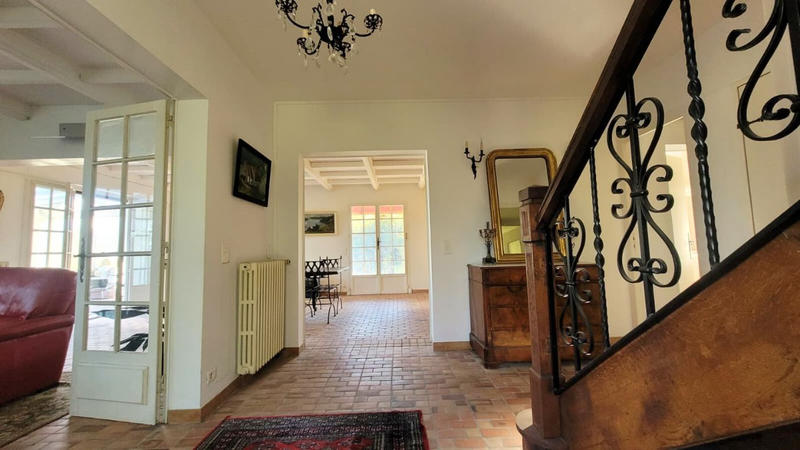 Maison - 220 m² - 7 pièces