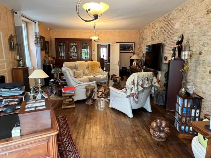 Maison - 212 m² - 7 pièces