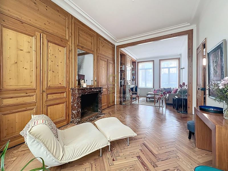 Maison - 210 m² - 8 pièces