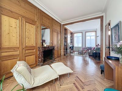 Maison - 210 m² - 8 pièces