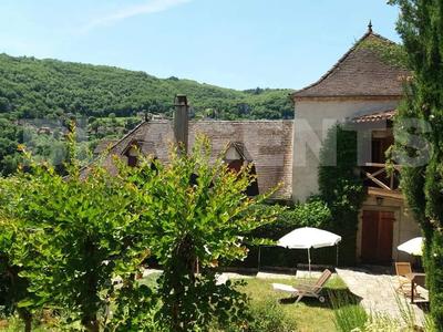 Maison - 257 m² - 11 pièces