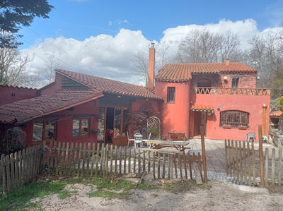 Maison - 275 m² - 9 pièces