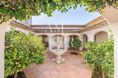 Villa - 555 m² - 10 pièces