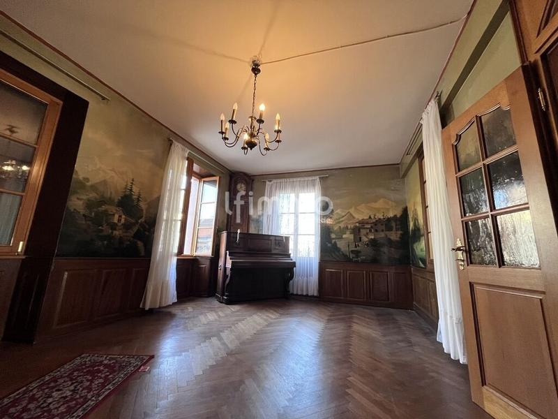 Maison - 374 m² - 17 pièces