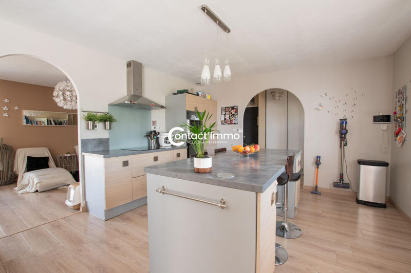 Maison - 202 m² - 9 pièces