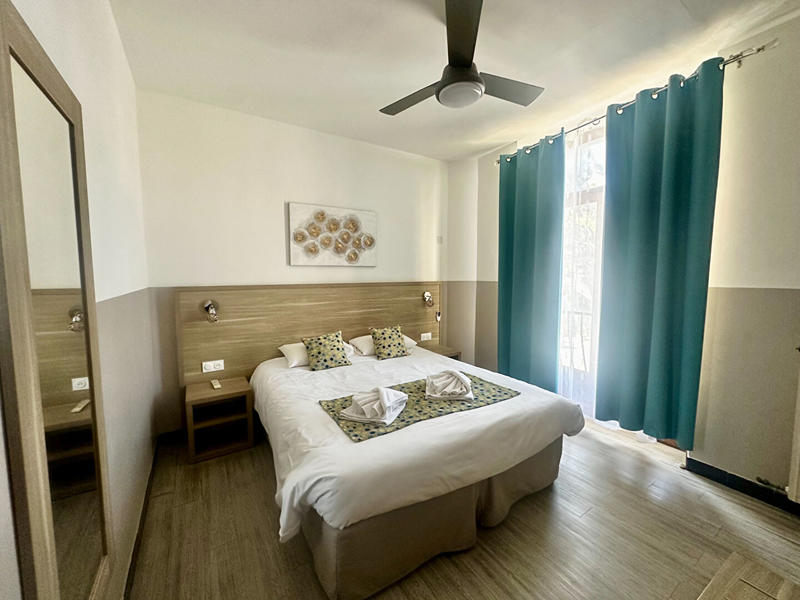 Fonds de commerce - 869 m²