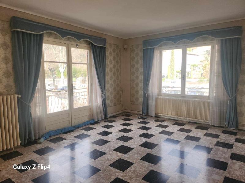 Immeuble - 218 m² - 10 pièces