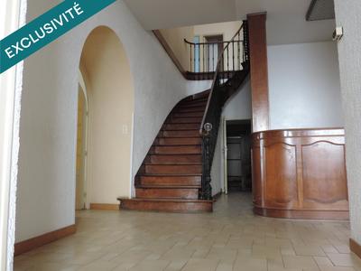 Maison - 240 m² - 10 pièces