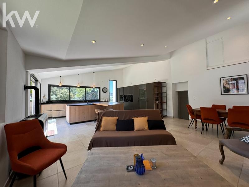 Maison - 230 m² - 6 pièces