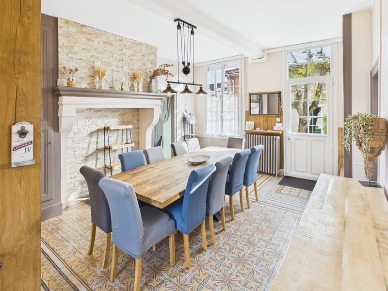 Maison - 320 m² - 12 pièces