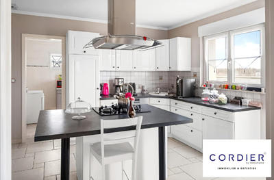 Maison - 181 m² - 8 pièces