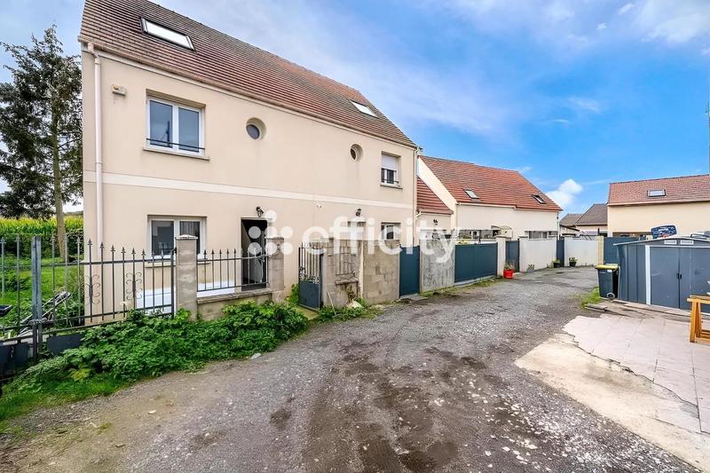 Maison - 90 m² - 5 pièces