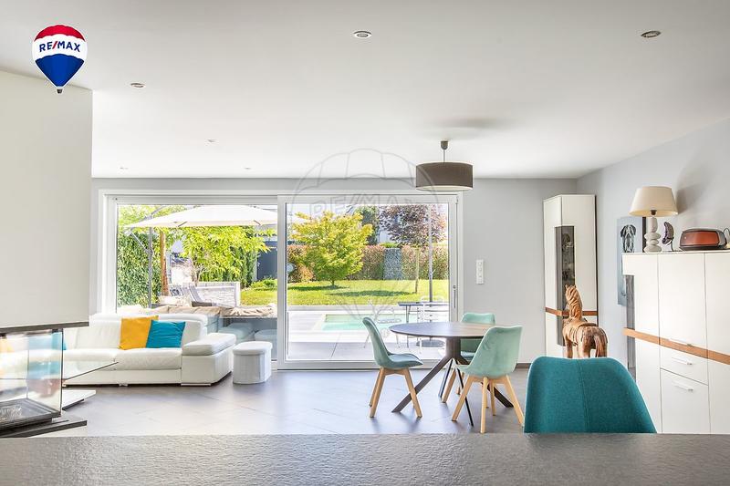 Maison - 203 m² - 7 pièces