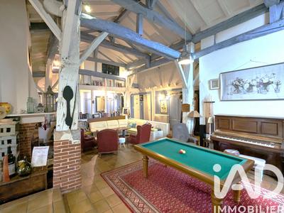 Maison - 243 m² - 9 pièces