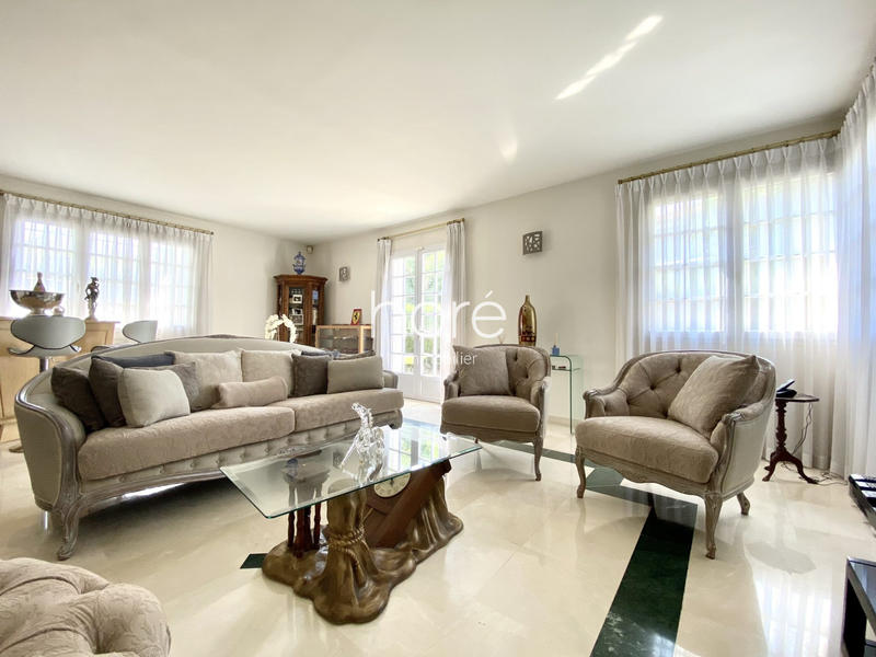 Maison traditionnelle - 179 m² - 6 pièces