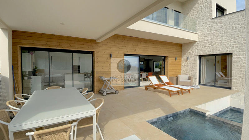 Maison - 237 m² - 8 pièces