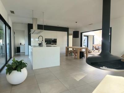 Villa - 164 m² - 4 pièces