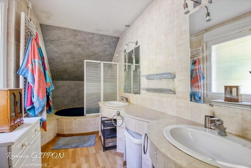 Maison - 286 m² - 11 pièces