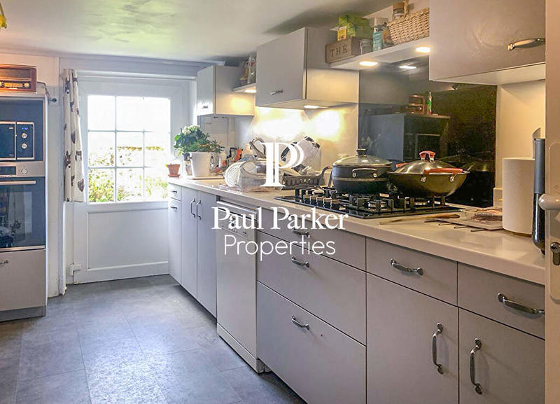 Maison - 232 m² - 10 pièces