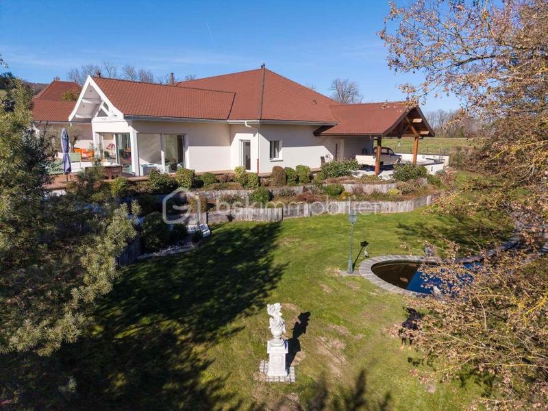 Propriété - 751 m² - 11 pièces