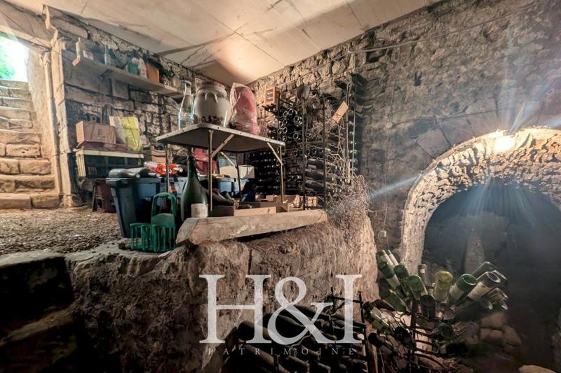 Propriété - 193 m² - 11 pièces