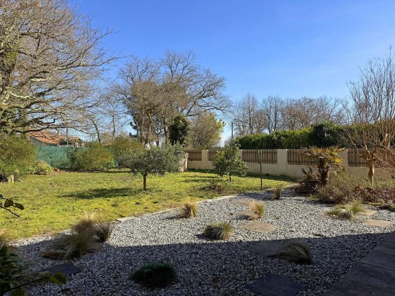 Propriété - 205 m² - 7 pièces