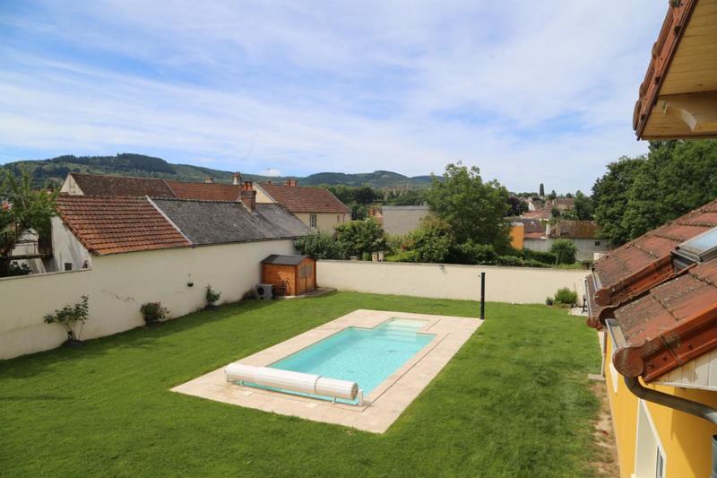 Maison - 330 m² - 10 pièces