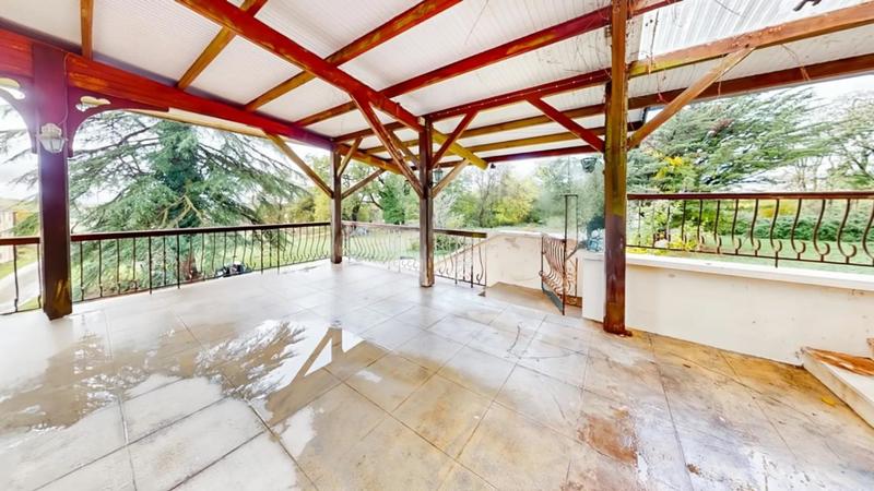 Propriété - 375 m² - 18 pièces