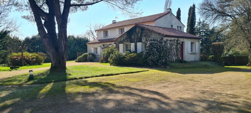 Maison - 274 m² - 11 pièces