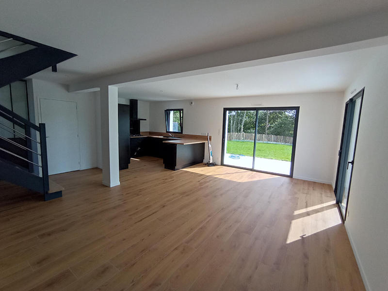 Maison - 92 m² - 5 pièces