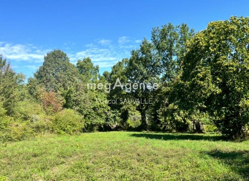 Terrain constructible - 3 200 m²