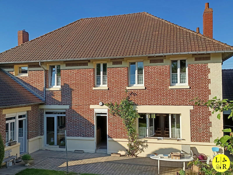 Maison - 241 m² - 8 pièces